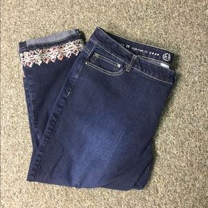 N62 Signature Fit Crop Denim Capri Pants